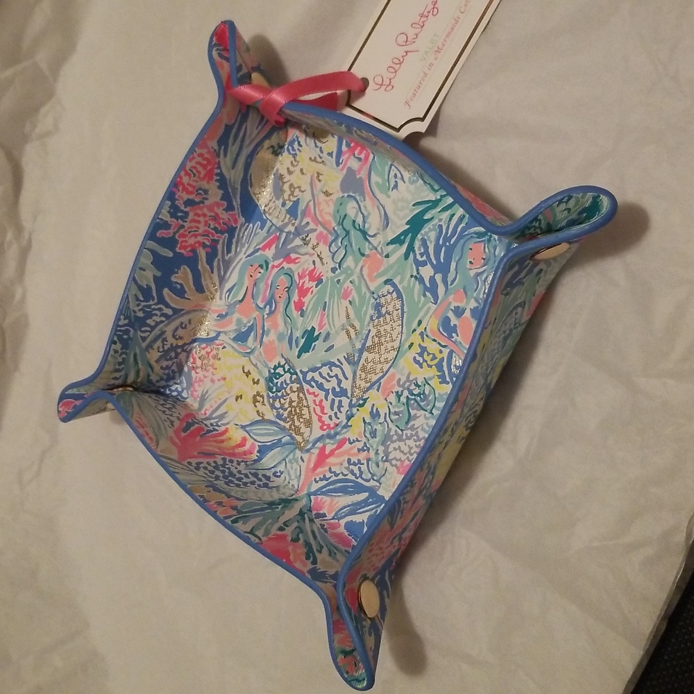 Lilly Pulitzer Valet in Mermaid's Cove